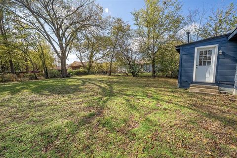 Tiny photo for 208 3rd Street, Whitesboro, TX 76273 (MLS # 21141334)
