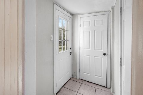 Tiny photo for 208 3rd Street, Whitesboro, TX 76273 (MLS # 21141334)