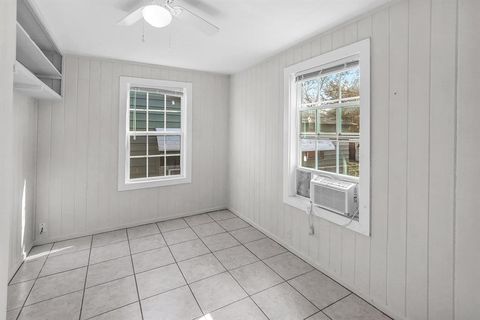 Tiny photo for 208 3rd Street, Whitesboro, TX 76273 (MLS # 21141334)