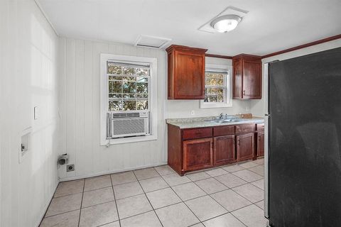 Tiny photo for 208 3rd Street, Whitesboro, TX 76273 (MLS # 21141334)