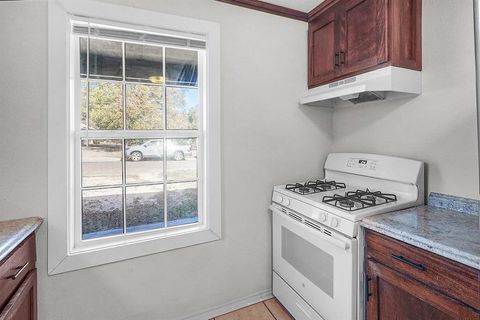 Tiny photo for 208 3rd Street, Whitesboro, TX 76273 (MLS # 21141334)