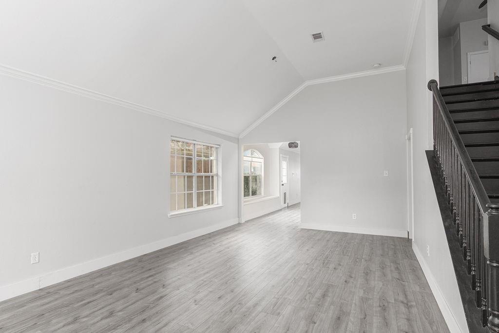 1925 Crestlake Drive