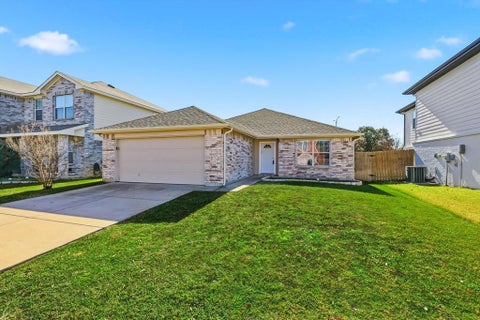 Photo of 2112 Valley Forge Trail, Fort Worth, TX 76177 (MLS # 21402177)