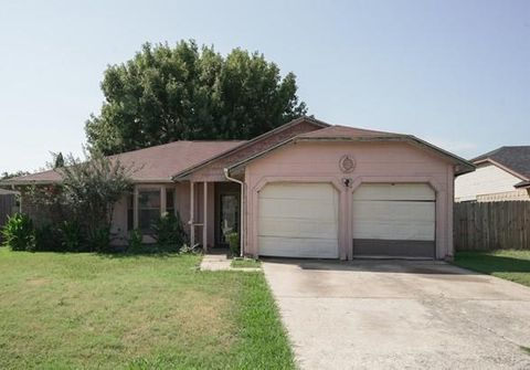 2641 Berkshire Lane Grand Prairie TX 75052