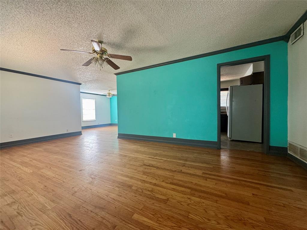 733 S La Salle Drive