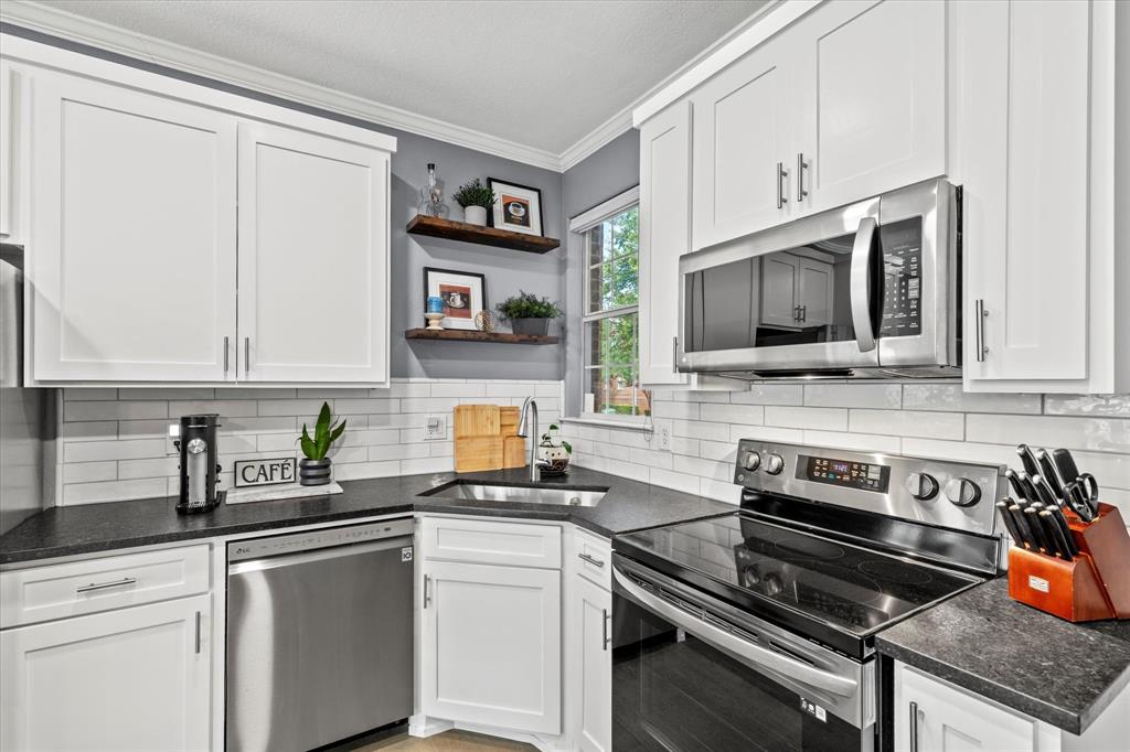 Chateaux Of Allen Twnhms The - Residential