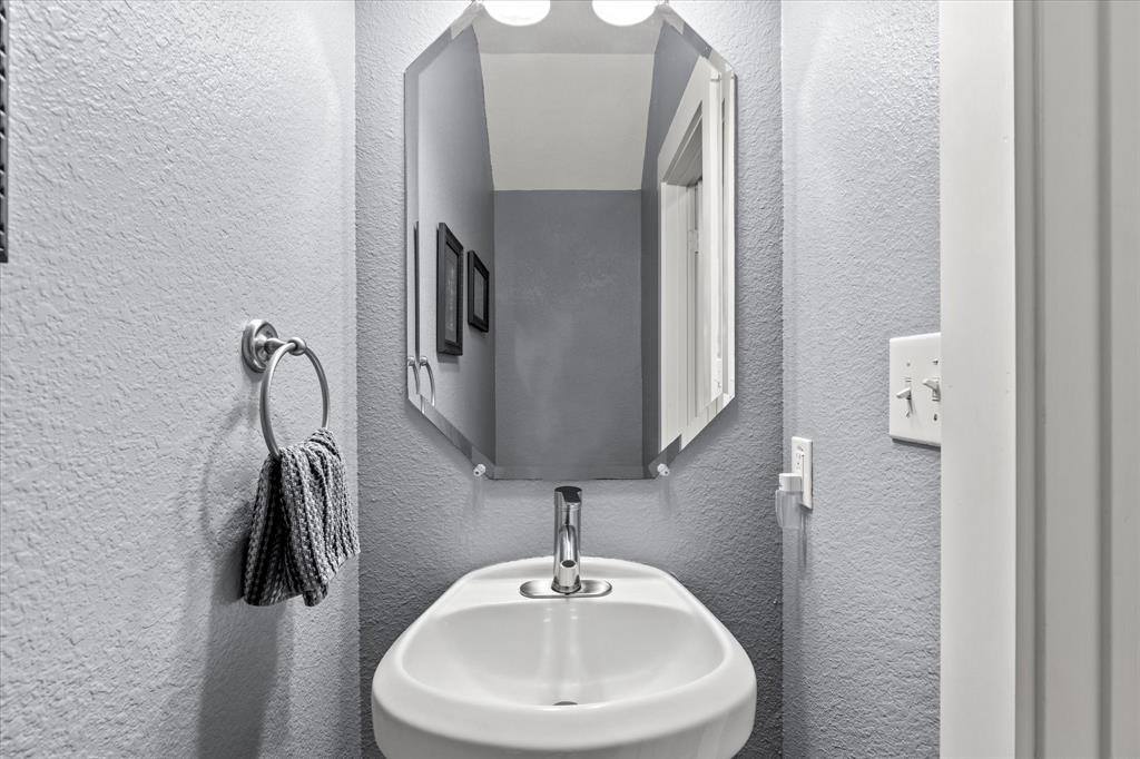 Chateaux Of Allen Twnhms The - Residential