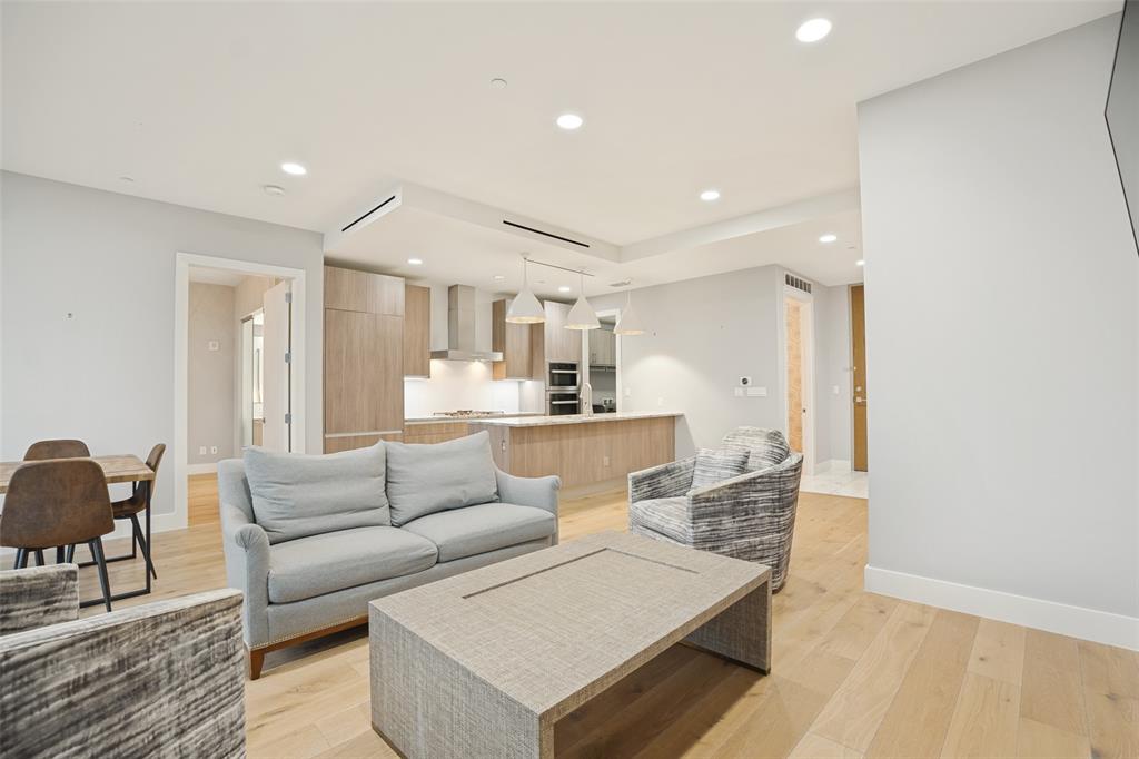 3130 N Harwood Street 905