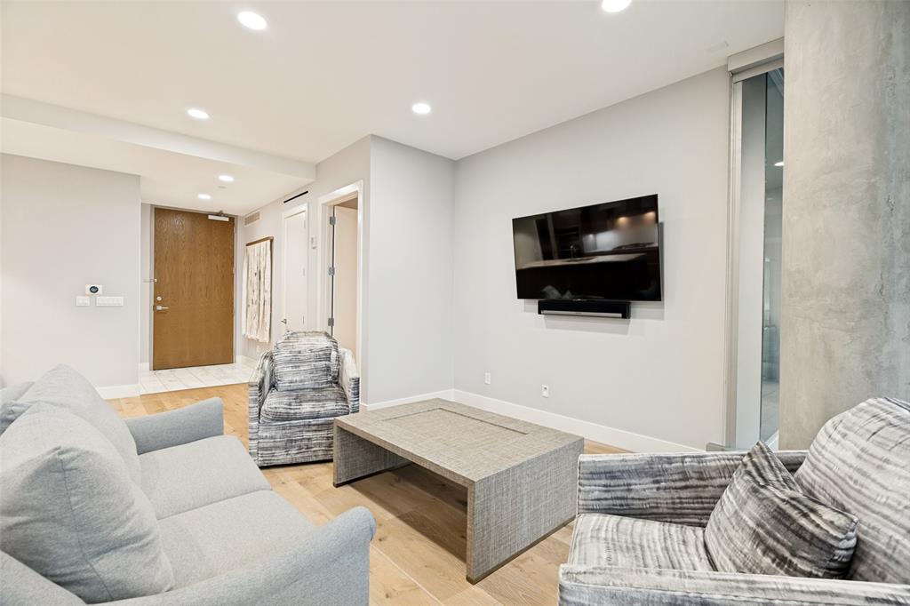 3130 N Harwood Street 905