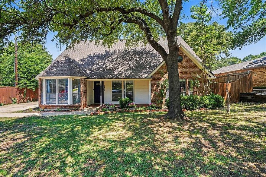 Set along a cul-de-sac street in Arlington ISD, 4917 Rockford Court offers a thoughtful combination of space, updates, and outdoor appeal. This 4-bedroom, 2.5-bath, one-and-a-half-story home features refreshed flooring, kitchen updates, bathroom updates, and a roof replaced in 2026.

Inside, the layout offers comfortable living areas with room for everyday routines, gathering, and entertaining. The updated primary bath is a standout feature with custom cabinetry and a glass-enclosed shower and soaking tub area. Outside, the large shaded backyard provides flexible outdoor space for relaxing, playing, gardening, or making the space your own. The surrounding Arlington area offers shopping, dining, parks, schools, and everyday necessities.