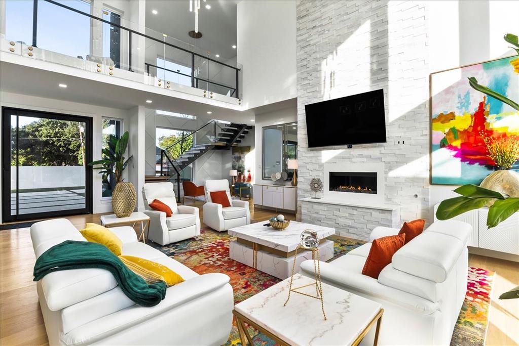 6118 Walnut Hill Lane