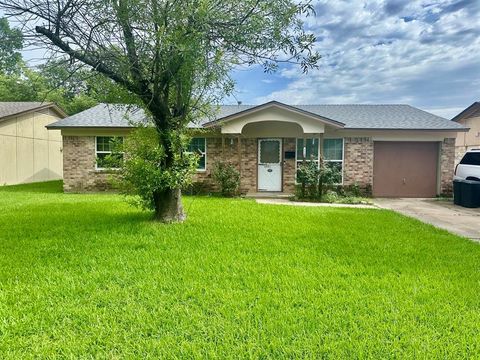 Photo of 1110 Barclay Drive, Mesquite, TX 75149 (MLS # 21311837)