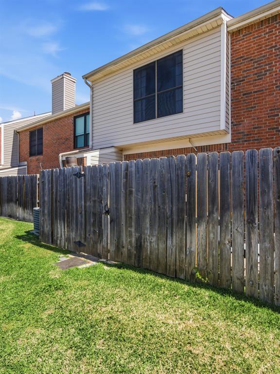 Meadowridge Condos Ph 01 - Residential