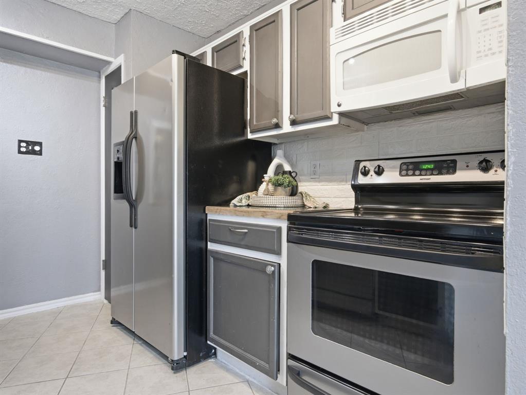 Meadowridge Condos Ph 01 - Residential