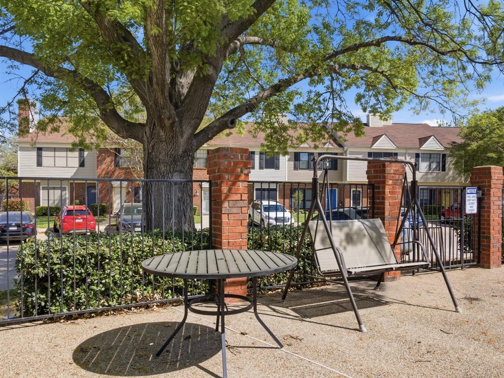 Meadowridge Condos Ph 01 - Residential