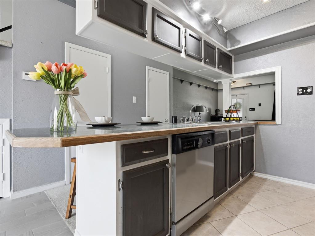 Meadowridge Condos Ph 01 - Residential