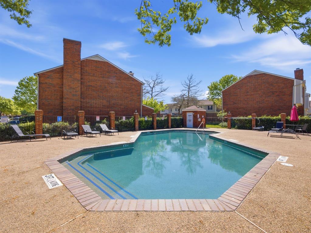 Meadowridge Condos Ph 01 - Residential