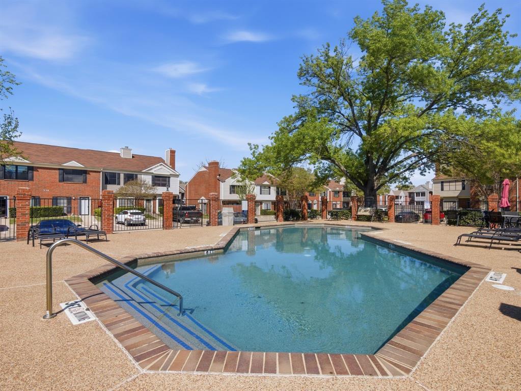 Meadowridge Condos Ph 01 - Residential