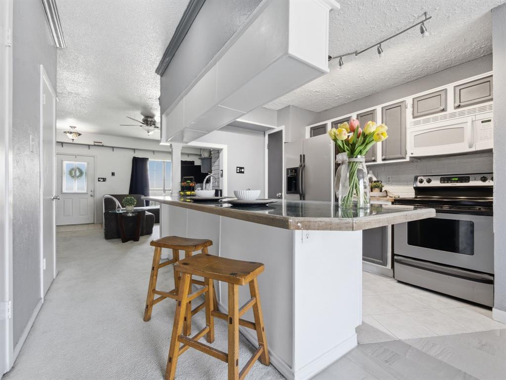 Meadowridge Condos Ph 01 - Residential