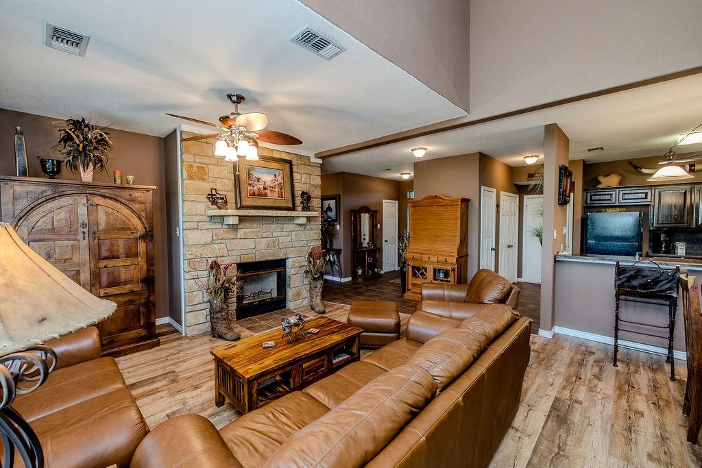 1102 Eagle Point Circle