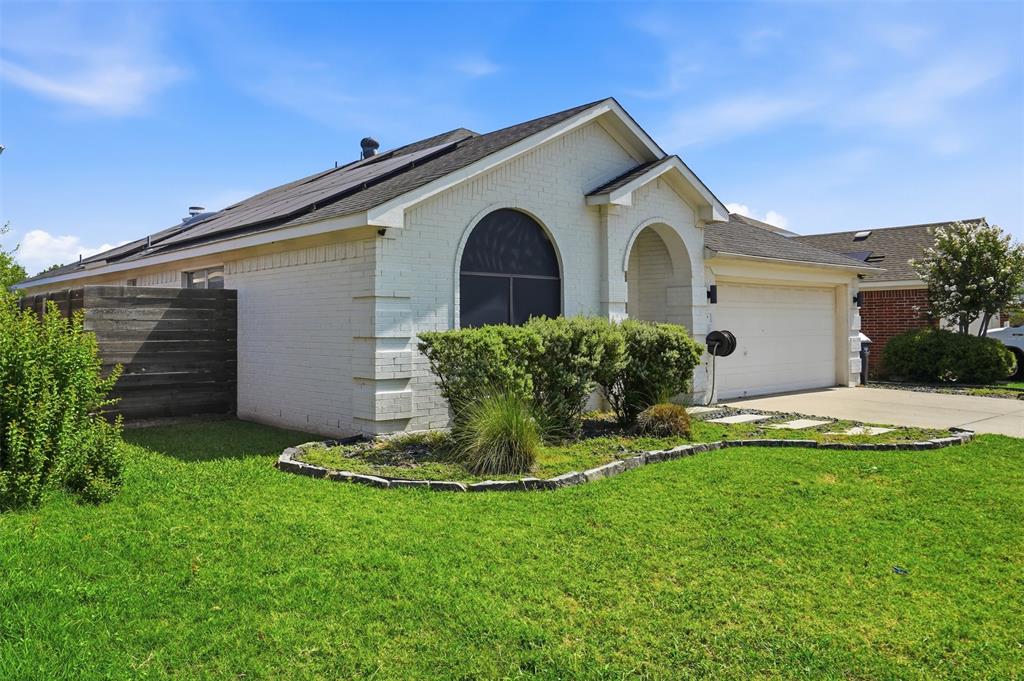 417 Shadow Grass Avenue