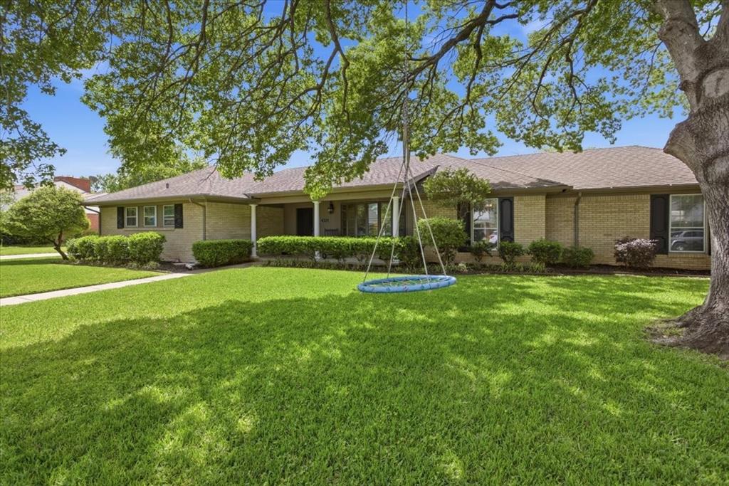 4321 Selkirk Drive W