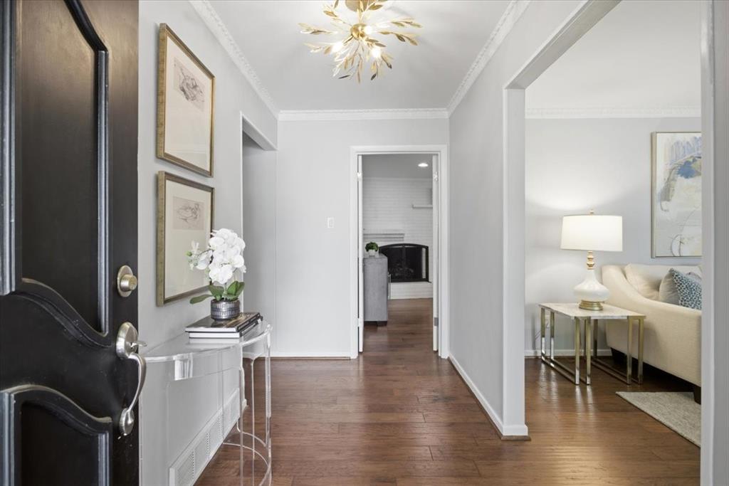 4321 Selkirk Drive W