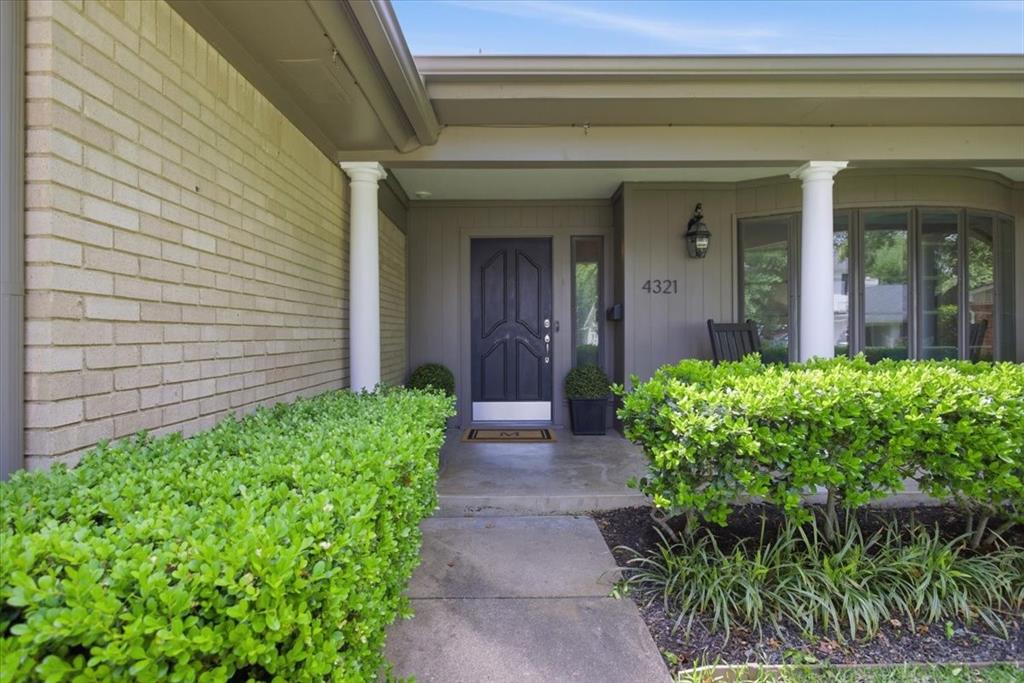 4321 Selkirk Drive W