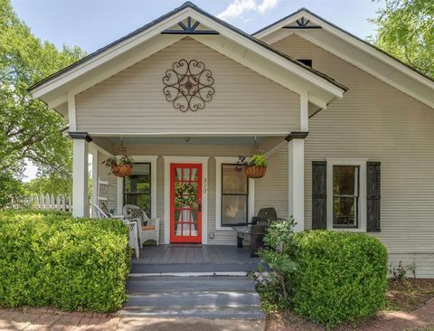 A home in Waxahachie