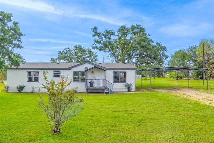 Photo 1 of 23 — 104 Hill Top Court, Springtown, TX 76082