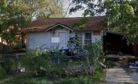 Photo of 204 E Alabama Avenue, Sweetwater, TX 79556 (MLS # 21244910)