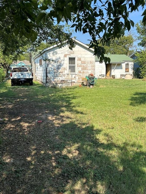 Tiny photo for 1121 Griggs Avenue, Fort Worth, TX 76105 (MLS # 21396261)