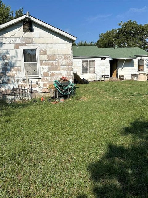 Tiny photo for 1121 Griggs Avenue, Fort Worth, TX 76105 (MLS # 21396261)