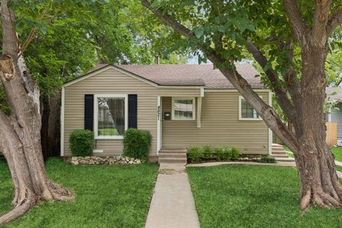 Photo of 4821 Calmont Avenue, Fort Worth, TX 76107 (MLS # 21300133)