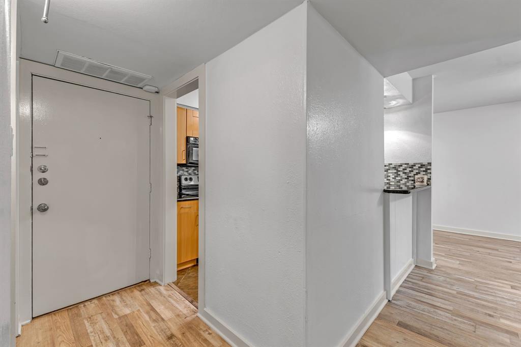 4837 Cedar Springs Road 215