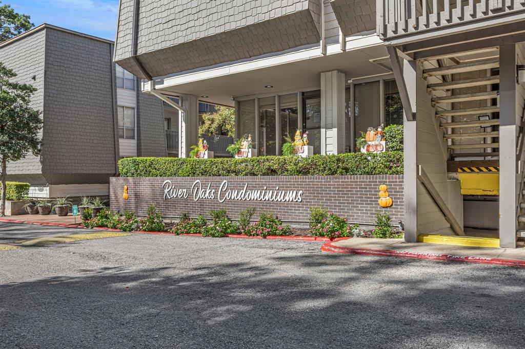 4837 Cedar Springs Road 215