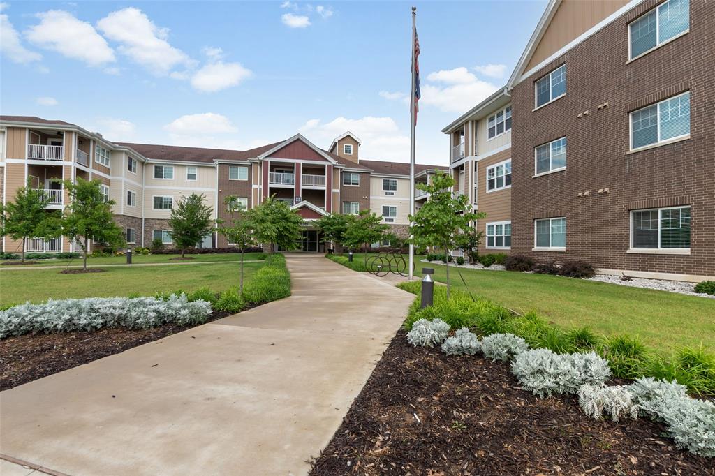 8381 Davis Boulevard 306