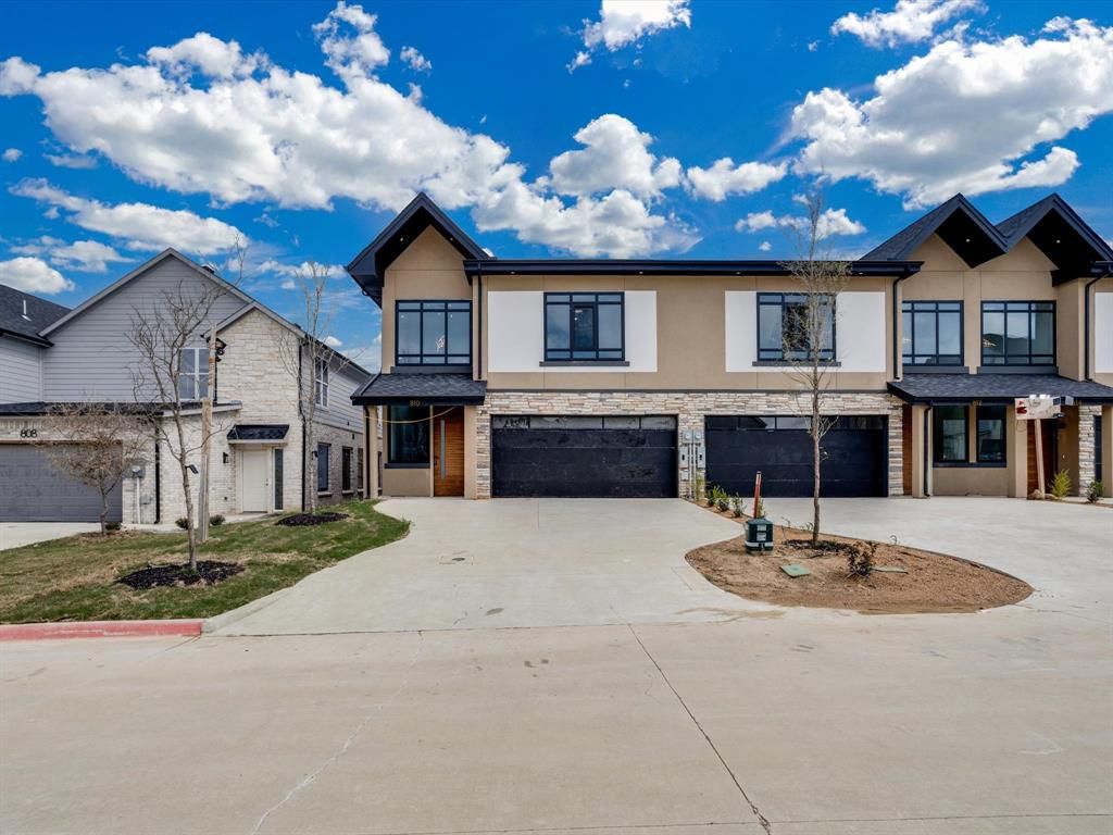 Photo of 810 Premier Parkway, Grand Prairie, TX 75051 (MLS # 21205444)