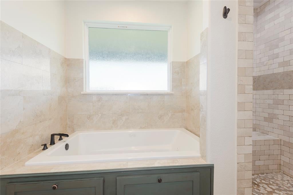 568 County Road 5025, Leonard, TX, 75452, USA, 4 Bedrooms Bedrooms, ,4 BathroomsBathrooms,Residential,Contingent,568 County Road 5025,21300015