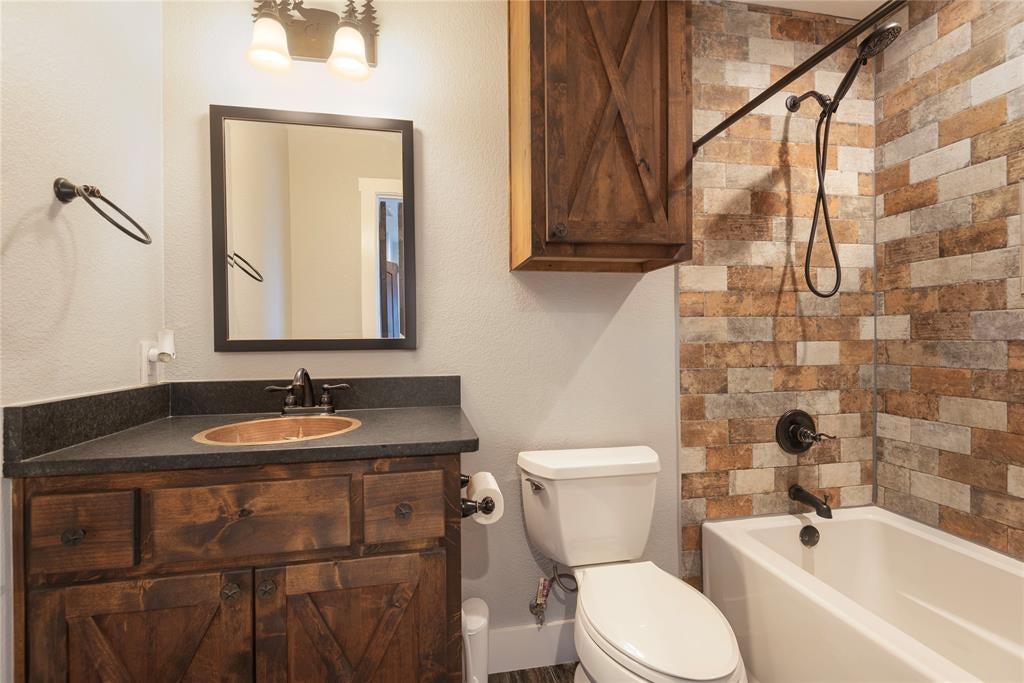 568 County Road 5025, Leonard, TX, 75452, USA, 4 Bedrooms Bedrooms, ,4 BathroomsBathrooms,Residential,Contingent,568 County Road 5025,21300015
