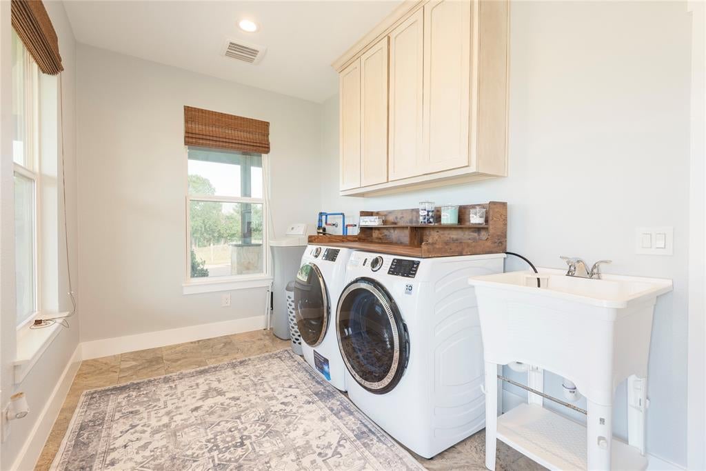 568 County Road 5025, Leonard, TX, 75452, USA, 4 Bedrooms Bedrooms, ,4 BathroomsBathrooms,Residential,Contingent,568 County Road 5025,21300015