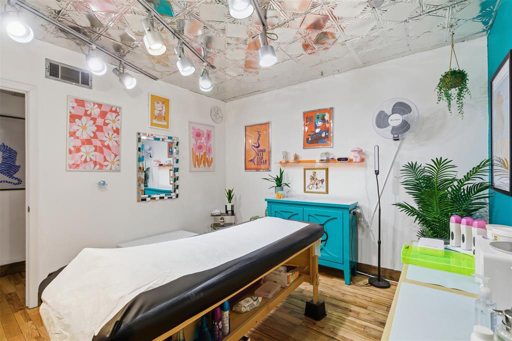 George Bryans 3rd Oak Cliff - Commercial Sale