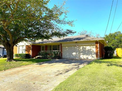 1206 Usher Street Benbrook TX 76126