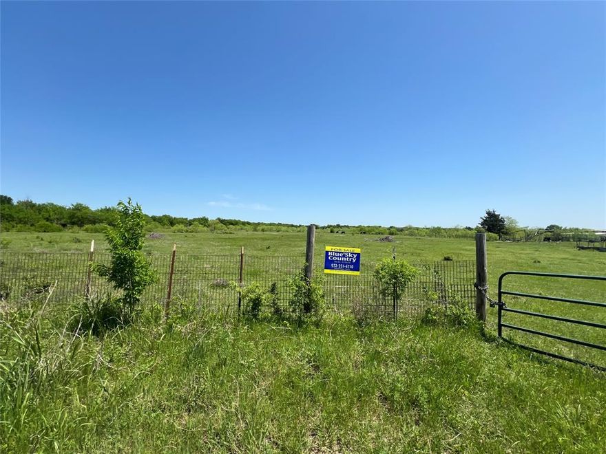 Seller Financing considered: 20% down, 8.5%, 10-15 years. Lot 2 – 5.8 Acres – Turtle Creek Subdivision
Beautiful 5.8 acre tract in Turtle Creek I with ag exemption in place. Great road frontage, open pasture, and scattered trees make this lot ideal for a custom home or barndo. Site-built homes only. No mobile homes. Electric nearby. Approx 180 feet wide by 1370 feet deep. Located in Blooming Grove ISD with easy access to Corsicana, Blooming Grove, and I-45.