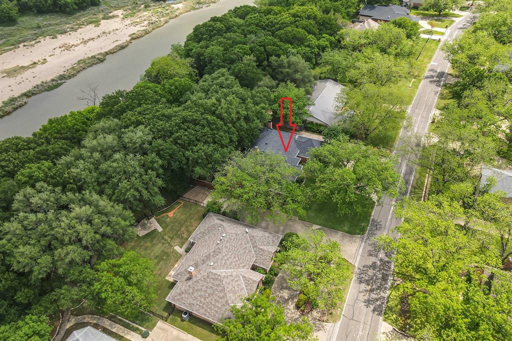 8808 Ravenswood Road