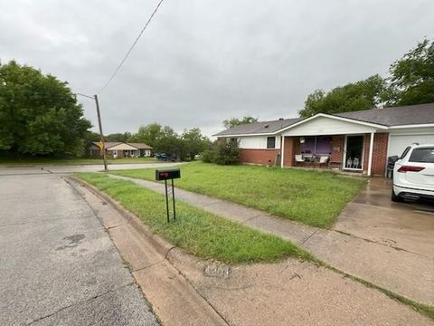 Photo of 4801 Bellcrest Court, Fort Worth, TX 76135 (MLS # 21331510)