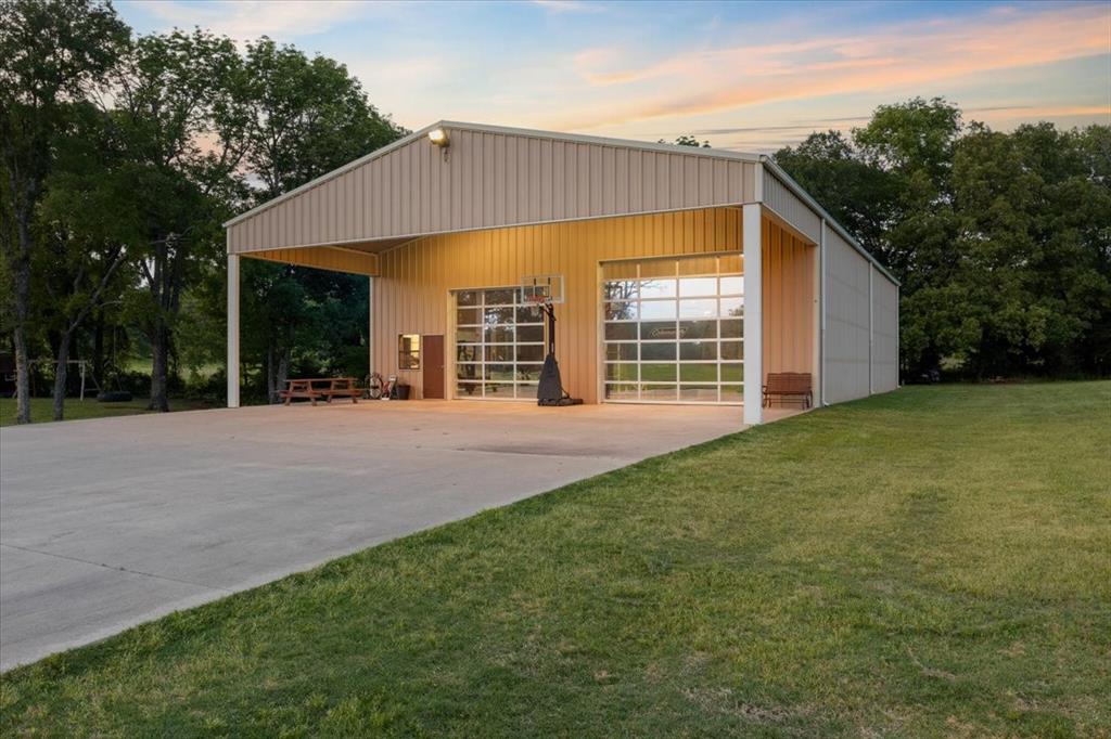 5168 Farm Road 196 N