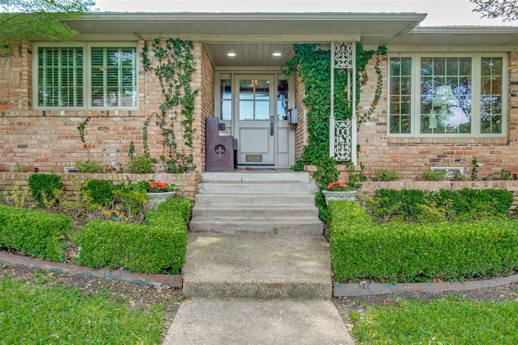 6828 Hyde Park Drive