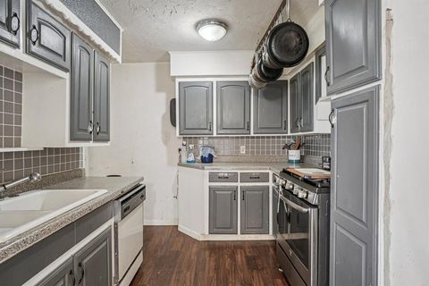 Tiny photo for 3737 Willing Avenue, Fort Worth, TX 76110 (MLS # 21195652)