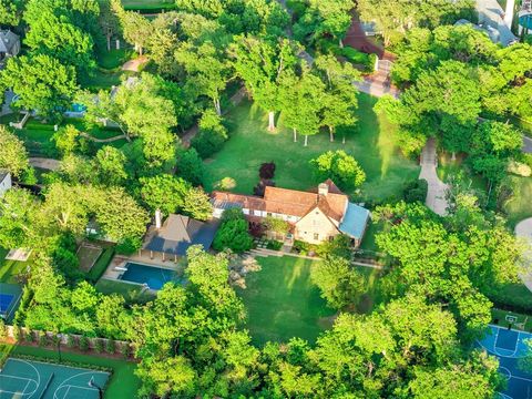 Photo of 9333 Meadowbrook Drive, Dallas, TX 75220 (MLS # 21247628)